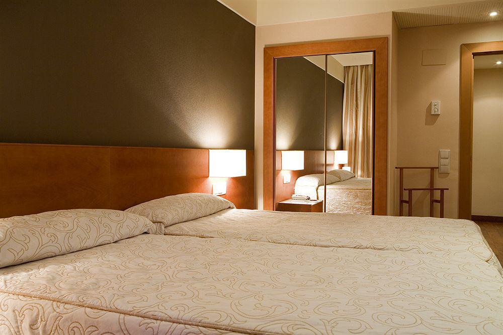 Zenit Don Yo Hotel Saragoça Quarto foto